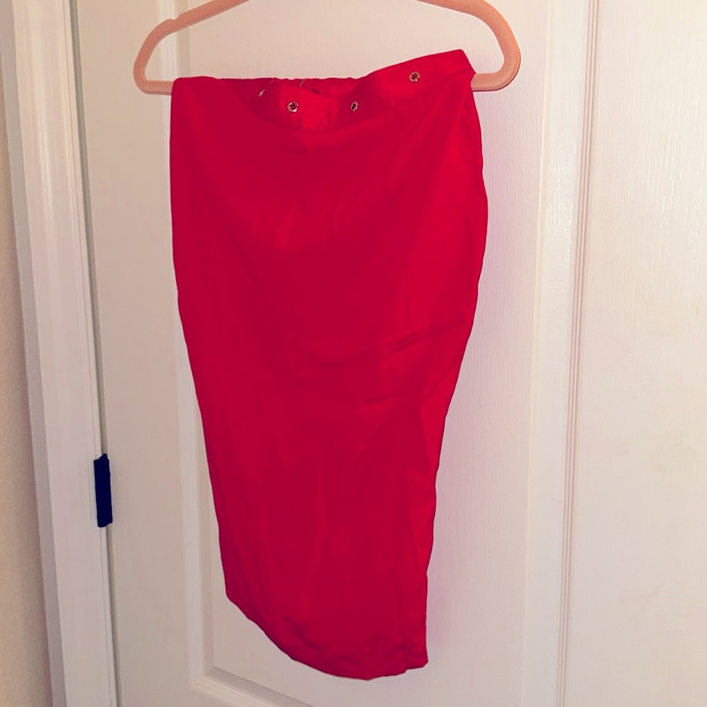 💯 silk skirt in red with grommets at the waist line by Fleur Du Mal. Beautiful